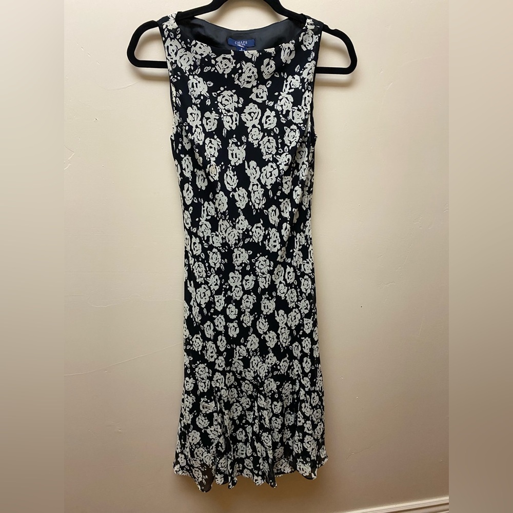 Chaps. Black/White Floral Flare MIDI Sleeveless Dress. Size 6 NWOT